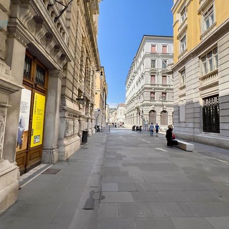 Cassa Di Risparmio 11 Tirabora Short Rent Трієст Екстер'єр фото